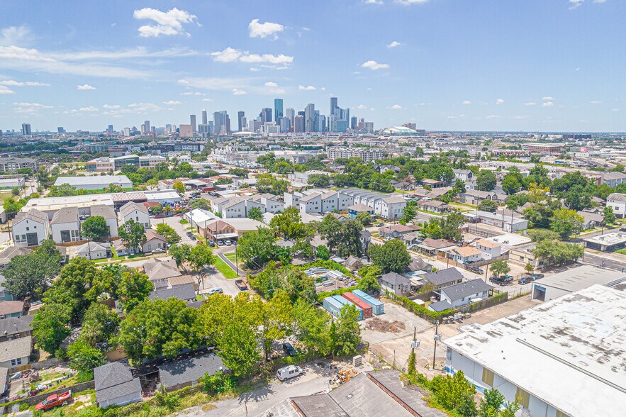 More Photos Of 1714 Hussion St, Houston Industrial For Sale