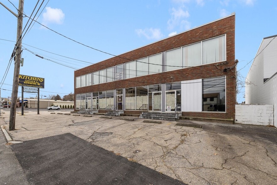 More Photos Of 585 Warren Ave, East Providence Storefront Retail Office For Sale