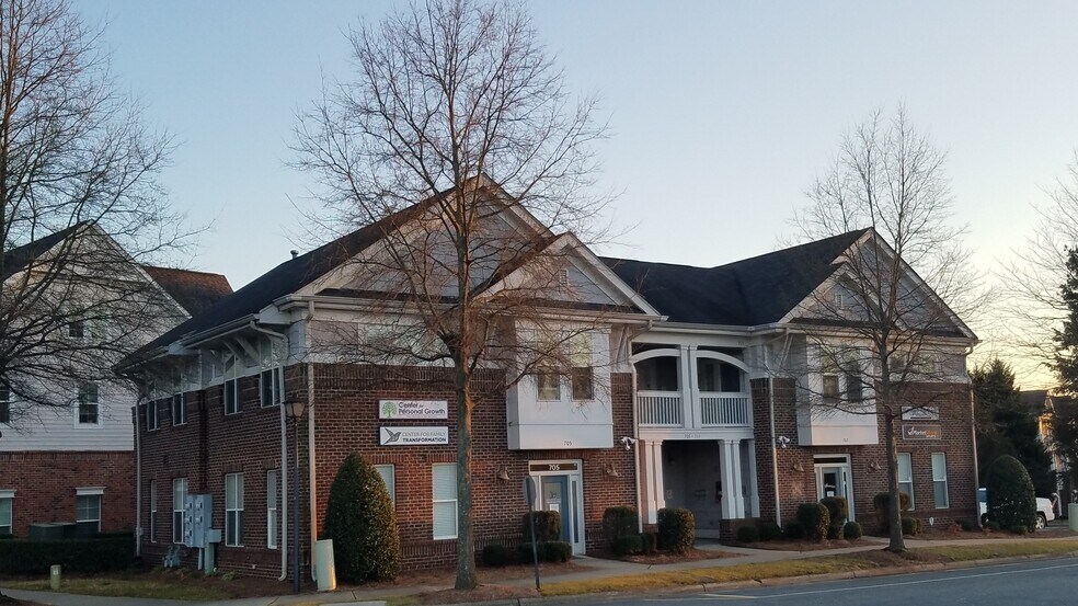 More Photos Of 705-711 Peninsula Dr, Davidson Office For Lease