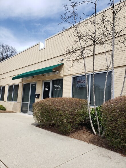 More Photos Of 900 Wind River Ln, Gaithersburg Office For Sale