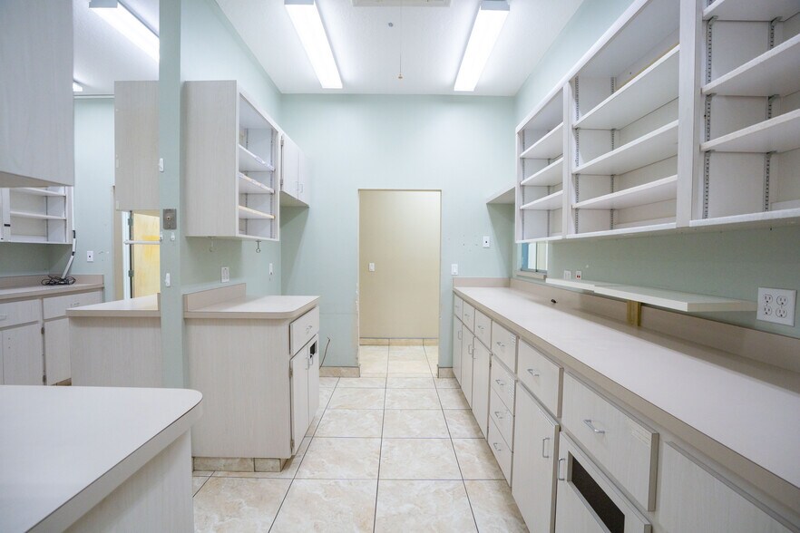 More Photos Of 3628 N Lecanto Hwy, Beverly Hills Veterinarian Kennel For Sale