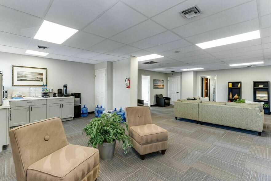 More Photos Of 2140 S Holly St, Denver Office For Lease