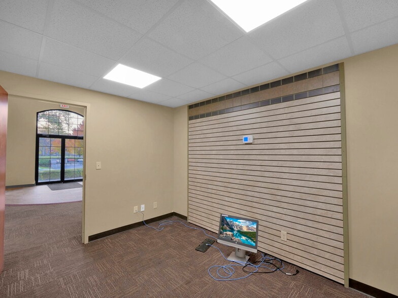 More Photos Of 640 N Fountain Ave, Springfield Freestanding For Sale