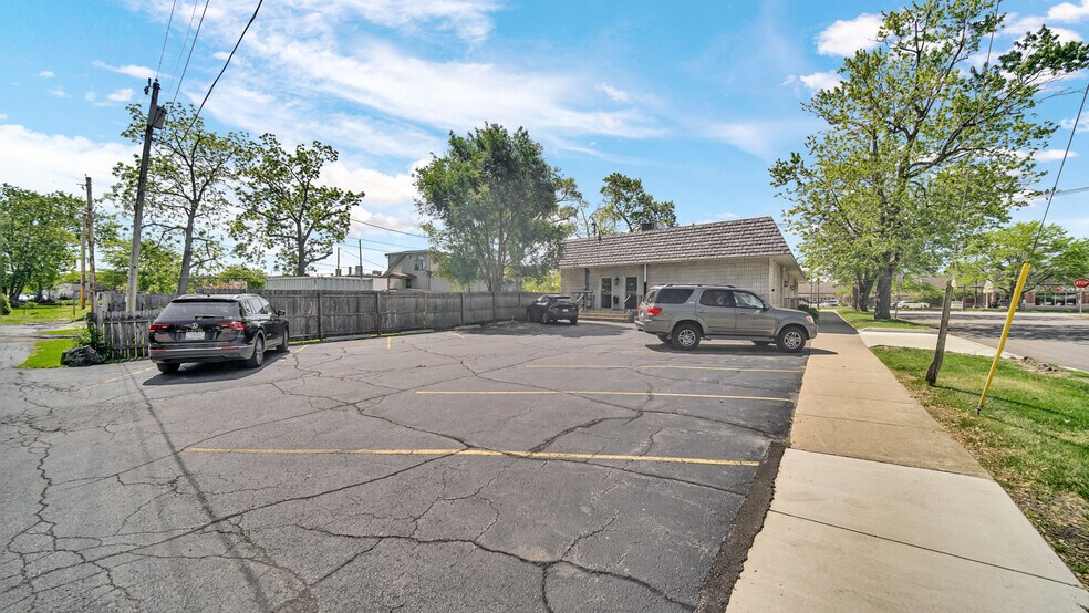 More Photos Of 303 Ridge Rd, Munster Office For Sale