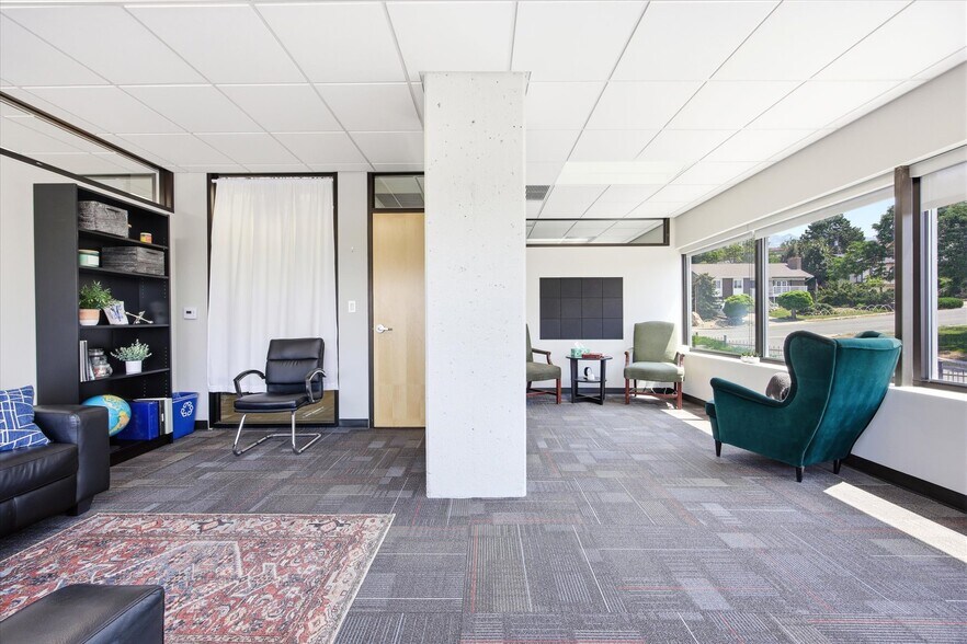 More Photos Of 2450 E Fort Union Blvd, Cottonwood Heights Office For Sale