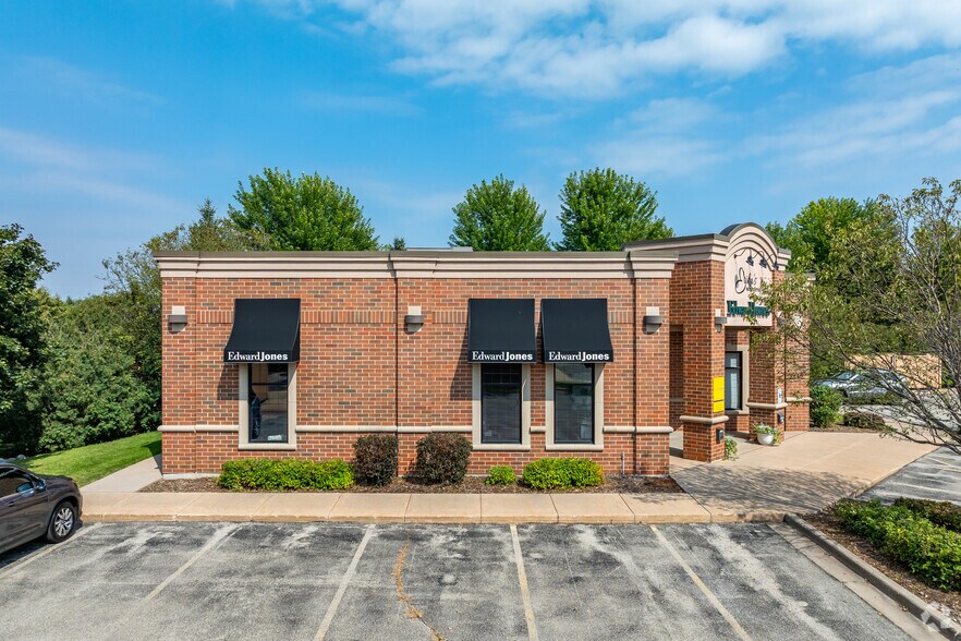 More Photos Of 1526 S Commercial St, Neenah Storefront Retail Office For Lease