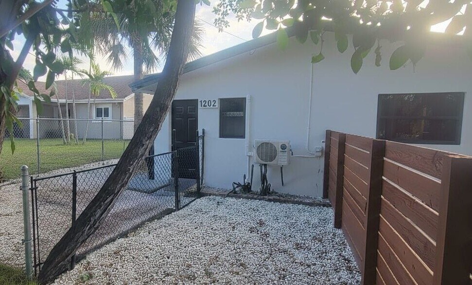 More Photos Of 1202 NE 3rd Ave, Fort Lauderdale Apartments For Sale