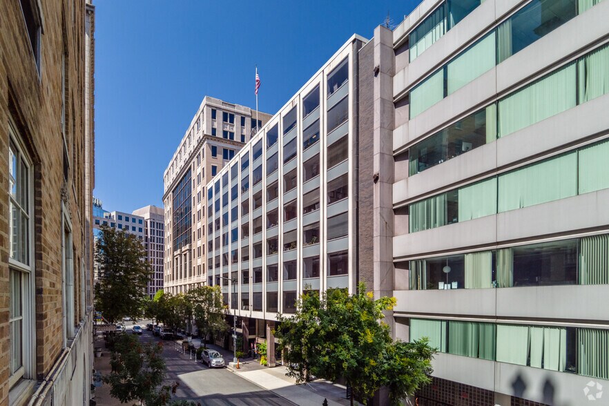 More Photos Of 1725 Desales St NW, Washington Office For Lease