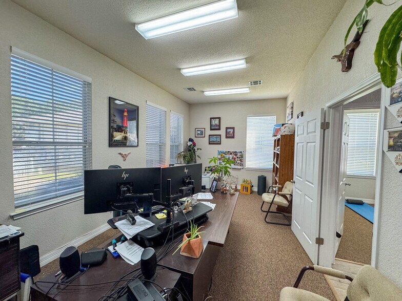 More Photos Of 600 Round Rock West, Round Rock Medical For Lease