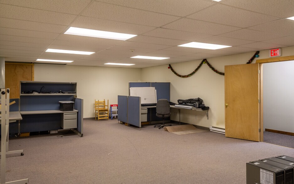 More Photos Of 3860 Helberg Dr, Helena Service For Lease
