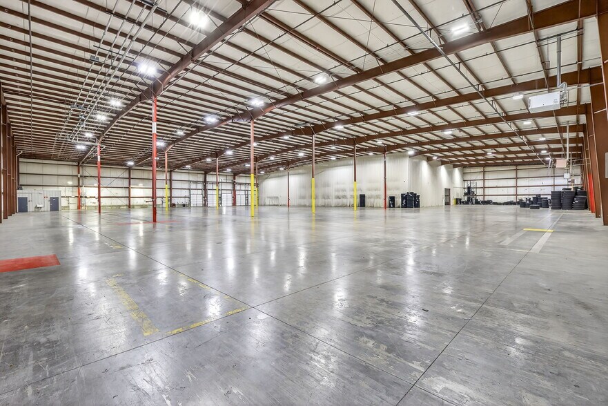 More Photos Of 1500 Dismuke Dr, Farmington Distribution For Sale