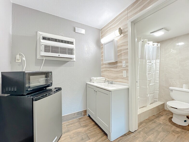 More Photos Of 307 E Vine St, Kissimmee Hotel For Sale