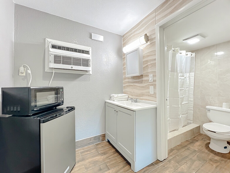 More Photos Of 307 E Vine St, Kissimmee Hotel For Sale