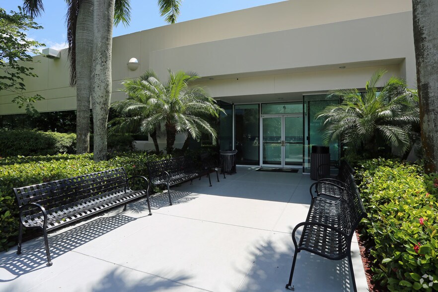 More Photos Of 1725 N Commerce Pky, Weston Office For Lease