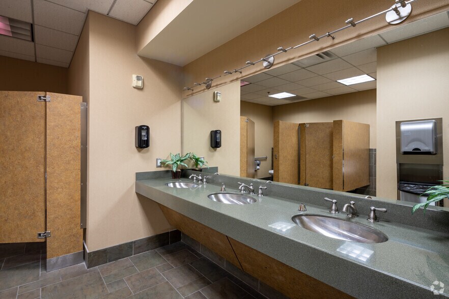 More Photos Of 3330 Preston Ridge Rd, Alpharetta Medical For Lease