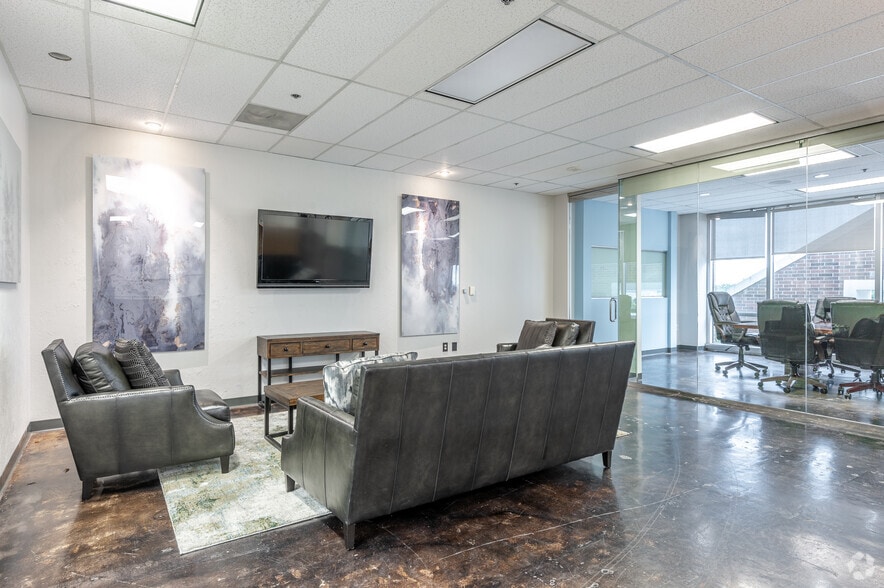 More Photos Of 9001-9003 Airport Fwy, North Richland Hills Office For Lease