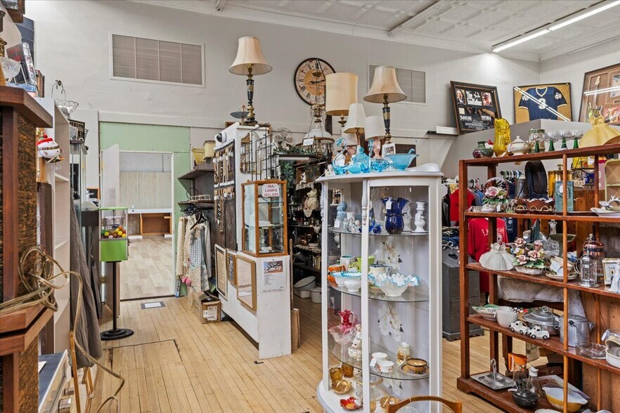 More Photos Of 2038 Pacific Ave, Forest Grove Storefront Retail Office For Sale