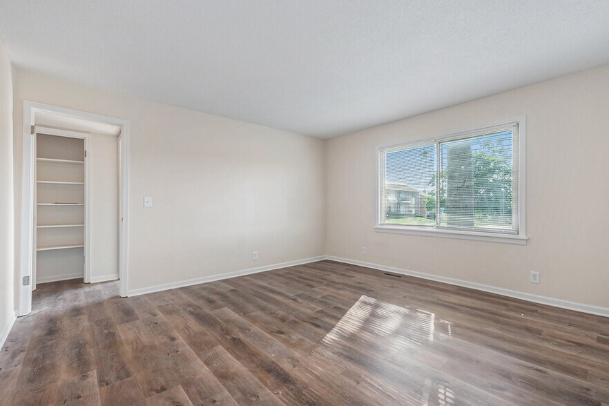 More Photos Of 8831-8837 Glenwood Ct, Overland Park Apartments For Sale