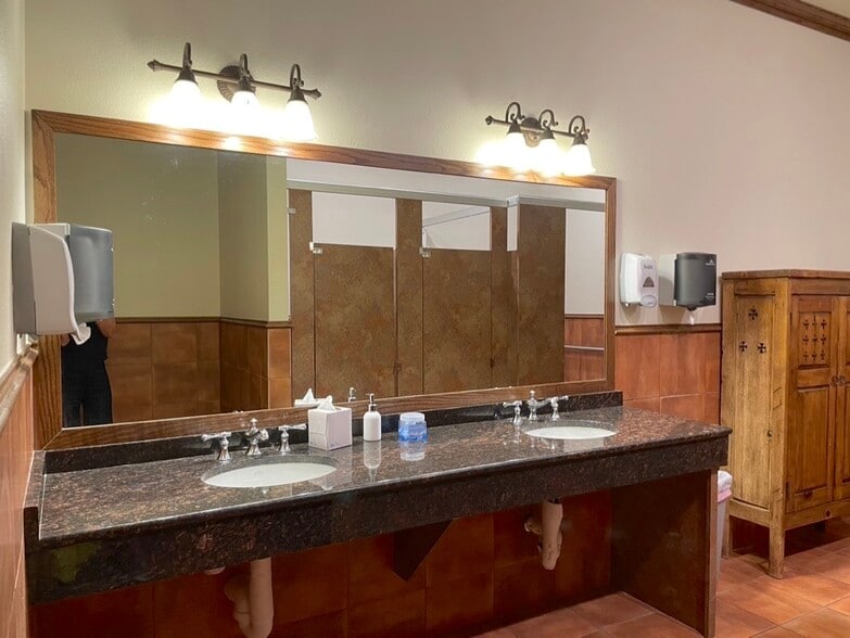 More Photos Of 6190 Virginia Pky, McKinney Medical For Lease