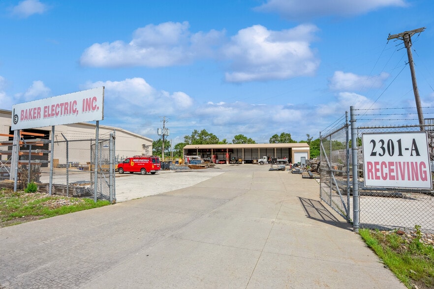 More Photos Of 2301 Fleur Dr, Des Moines Warehouse For Sale