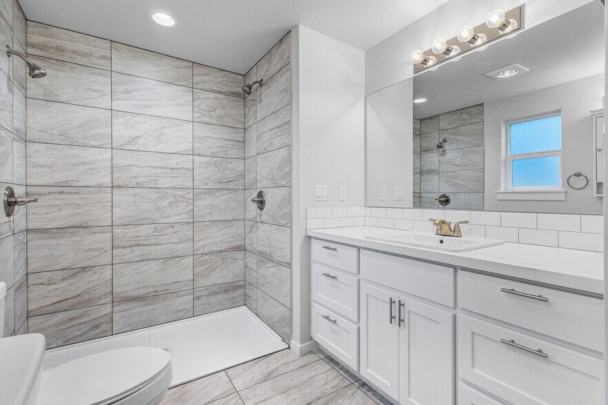 More Photos Of 1183 37TH Ct, Sweet Home Multifamily For Sale