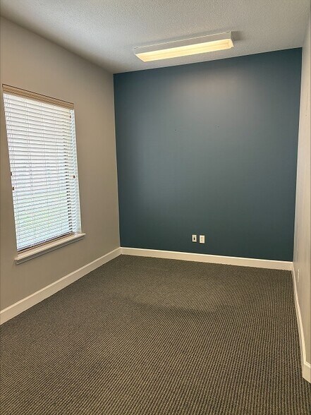 More Photos Of 9191 RG Skinner Pky, Jacksonville Office For Sale