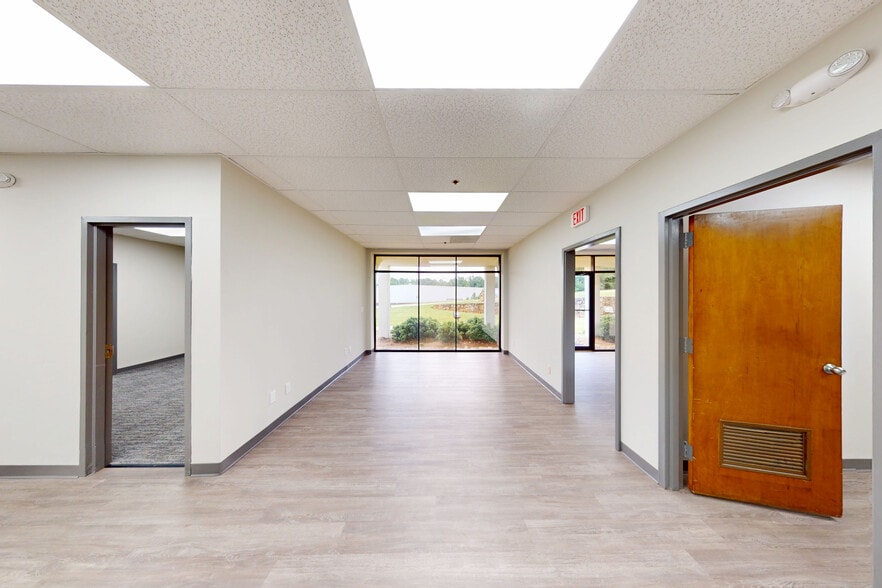 More Photos Of 5070 Minola Dr, Stonecrest Distribution For Lease