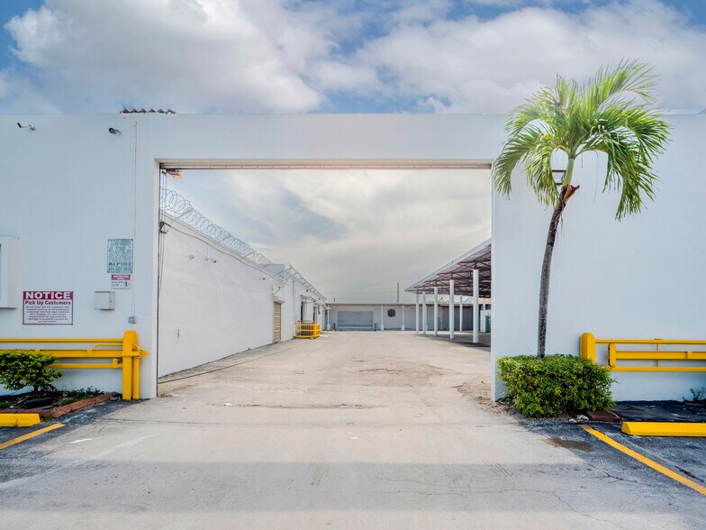 More Photos Of 6865 NW 36th Ave, Miami Manufacturing For Sale