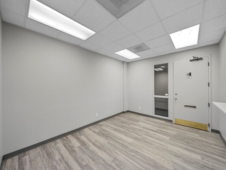 More Photos Of 375 Municipal Dr, Richardson Medical For Lease