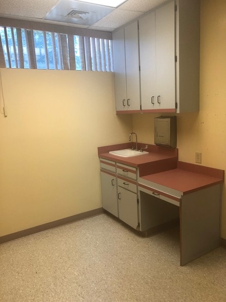More Photos Of 1629 10th Ave, Columbus Medical For Lease