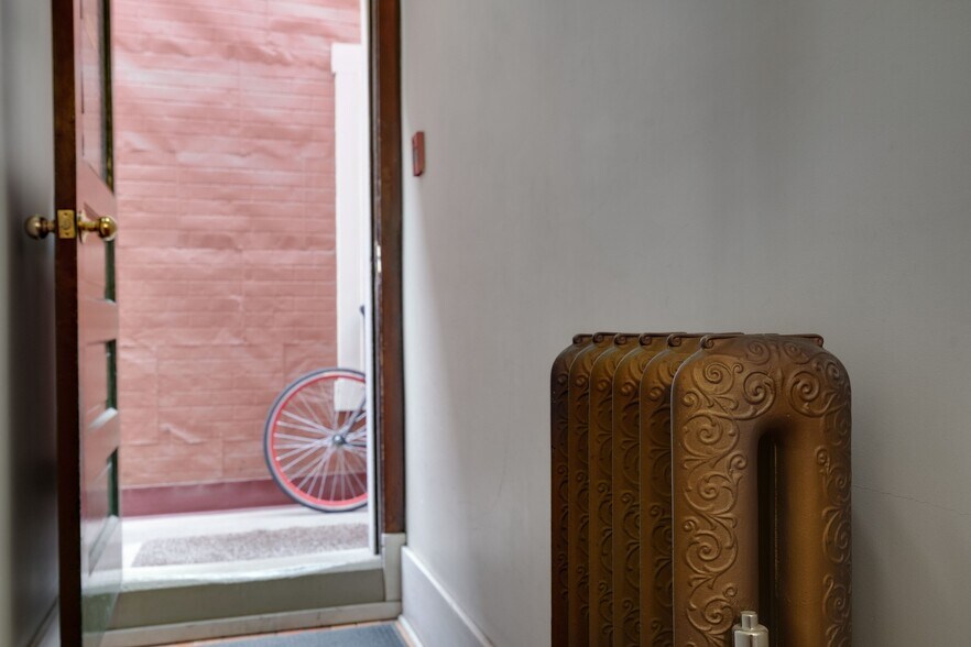 More Photos Of 606 Meredith Rd NE, Calgary Restaurant For Sale