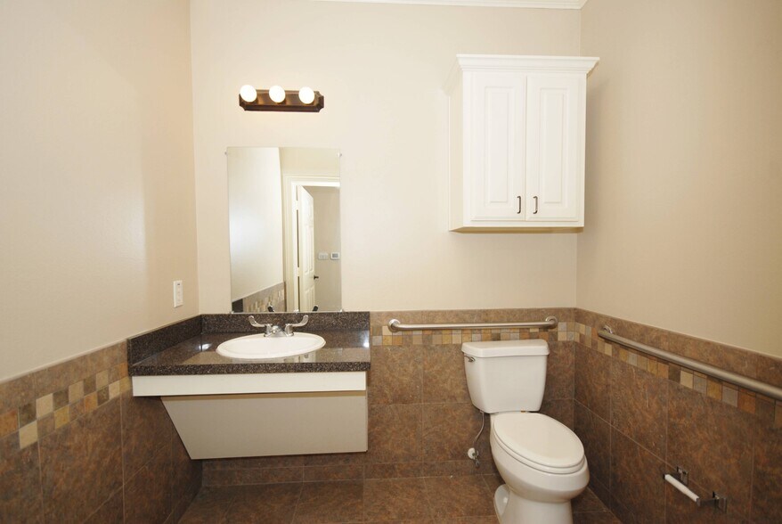 More Photos Of 611 S Highway 78, Wylie Medical For Lease