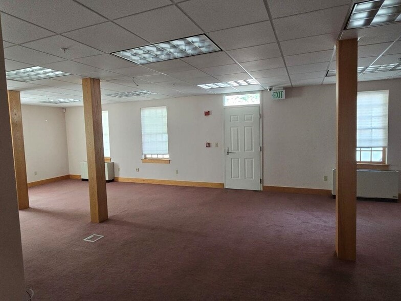 More Photos Of 105 Main St, Windsor Office For Sale