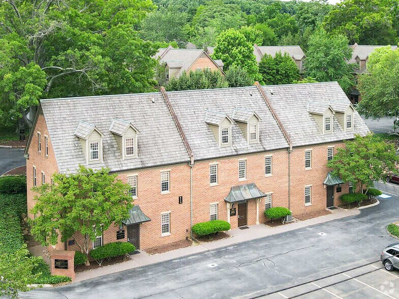 More Photos Of 9724 Kingston Pike, Knoxville Loft Creative Space For Lease