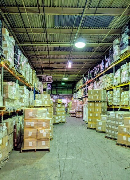 More Photos Of 20 N Front St, Bally Distribution For Sale