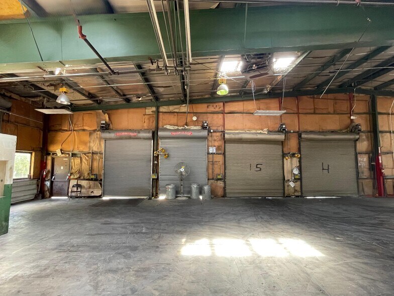 More Photos Of 3901 Camden Ave, Parkersburg Warehouse For Lease