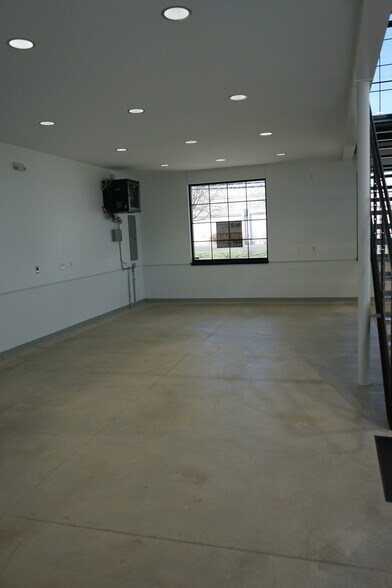 More Photos Of 402 S Elmwood Ave, Medina Freestanding For Sale