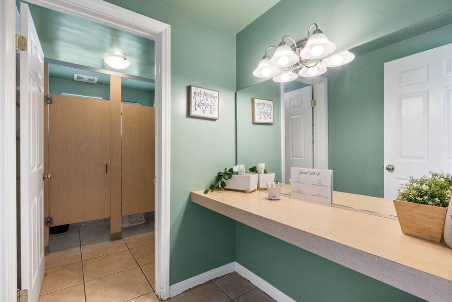 More Photos Of 25222 Wiley Canyon Rd, Santa Clarita Specialty For Sale