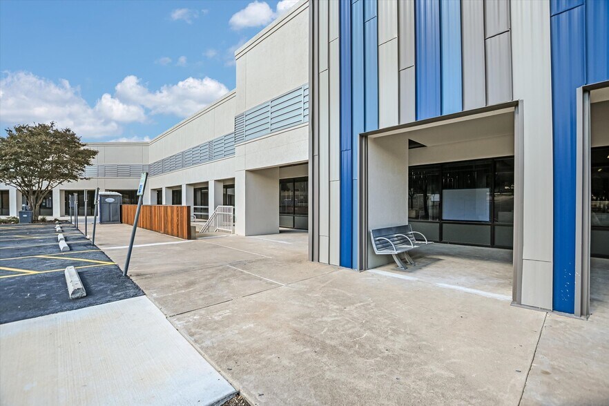 More Photos Of 4544 S Lamar Blvd, Austin Office For Sale