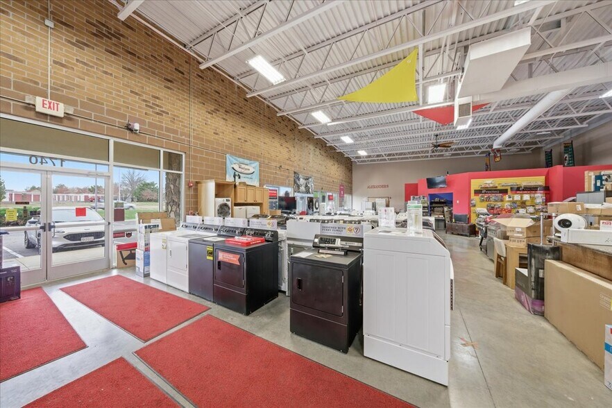 More Photos Of 1740 E Harold St, Olathe Freestanding For Sale