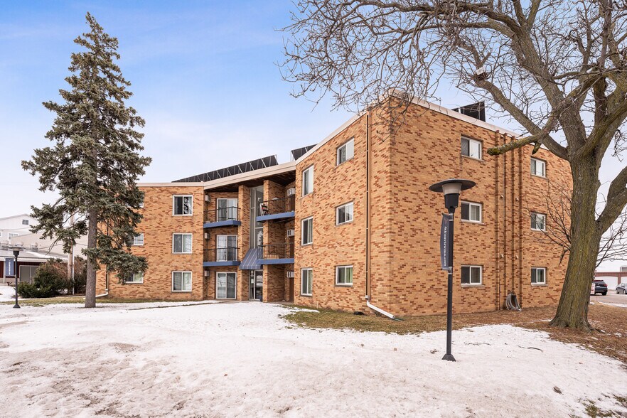 Primary Photo Of 1800 Larpenteur Ave W, Falcon Heights Apartments For Sale