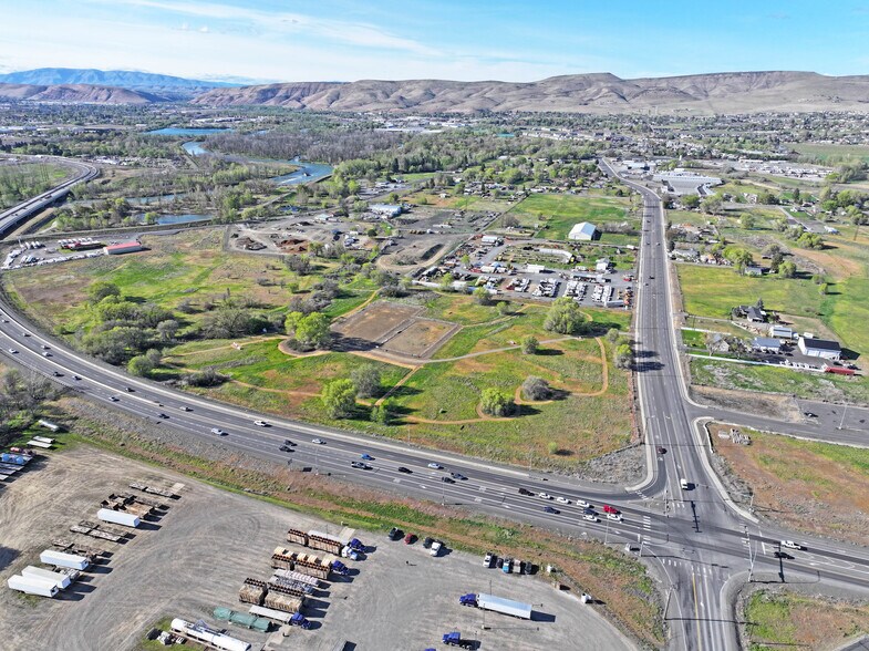 More Photos Of University Parkway at Highway 24, Yakima Land For Sale
