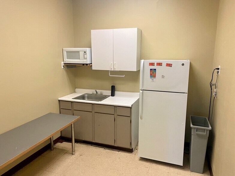 More Photos Of 2610 Tampa East Blvd, Tampa Warehouse For Sale