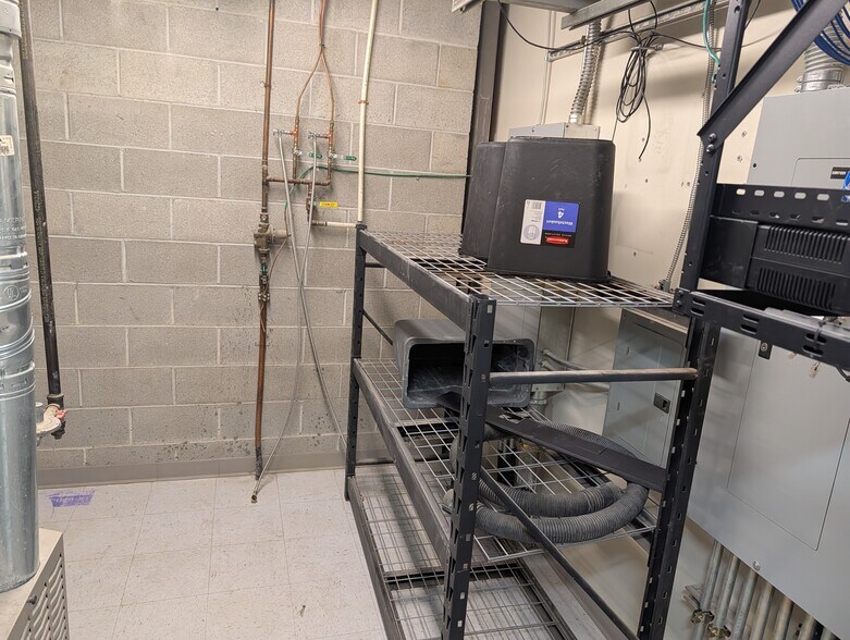 More Photos Of 4694-4696 S 200 W, Salt Lake City Light Manufacturing For Lease