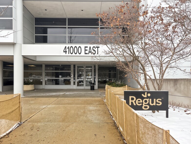 More Photos Of 41000 Woodward Ave, Bloomfield Hills Coworking Space