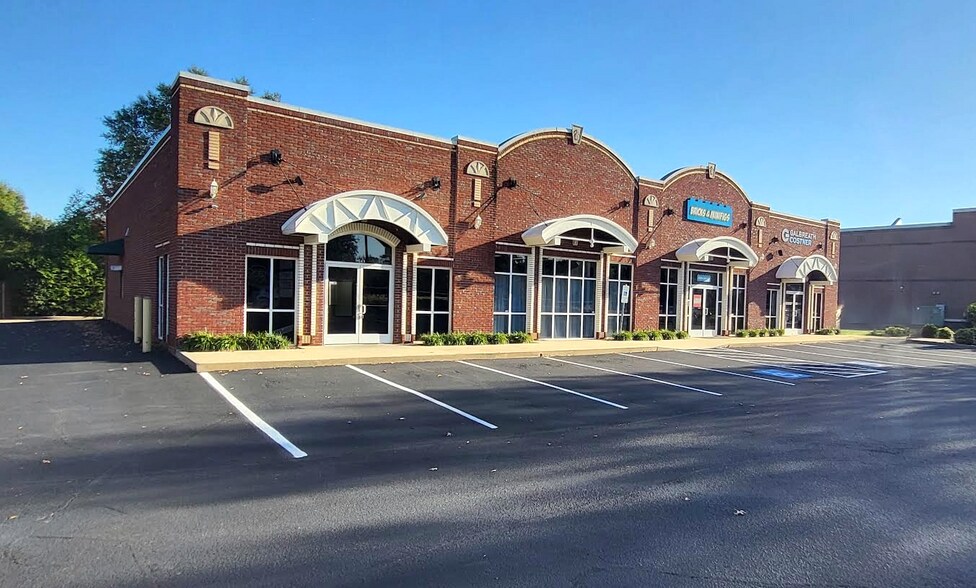 More Photos Of 1054 E Butler Rd, Greenville Storefront Retail Office For Lease