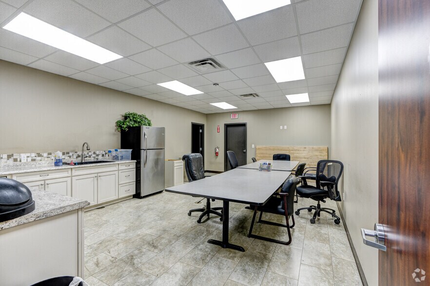 More Photos Of 13802 Furman Rd, Houston Warehouse For Lease