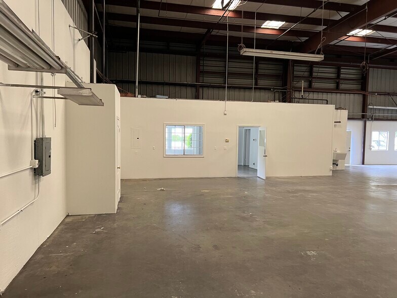 More Photos Of 450 Mayock Rd, Gilroy Distribution For Lease