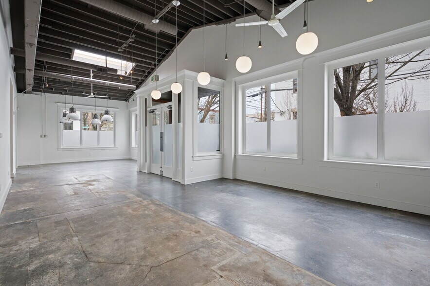More Photos Of 1632 NW Thurman St, Portland Showroom For Lease