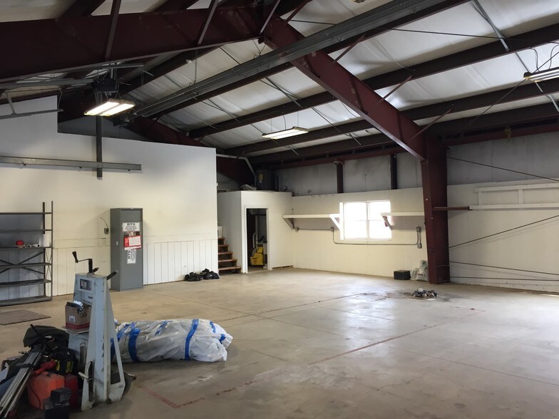More Photos Of 150 Shippenport Rd, Landing Warehouse For Lease